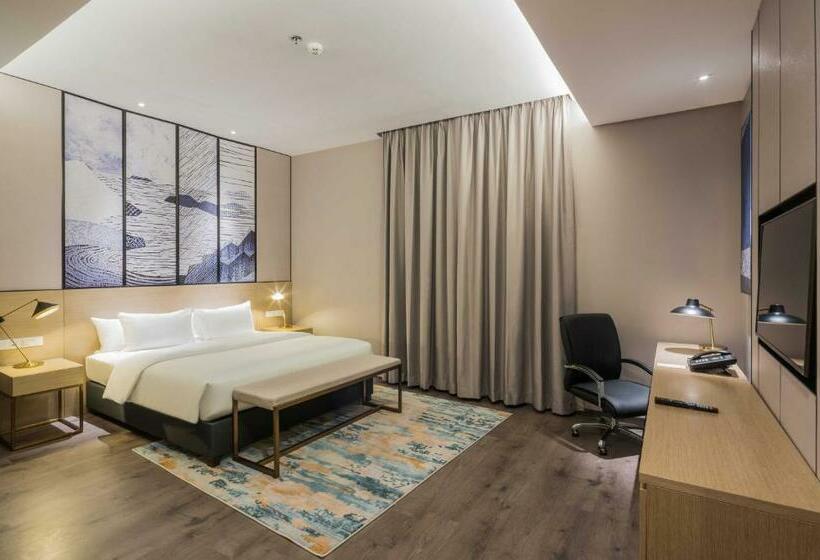 سوئیت 2 خوابه, Aber Unayzah