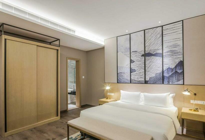 سوئیت 2 خوابه, Aber Unayzah