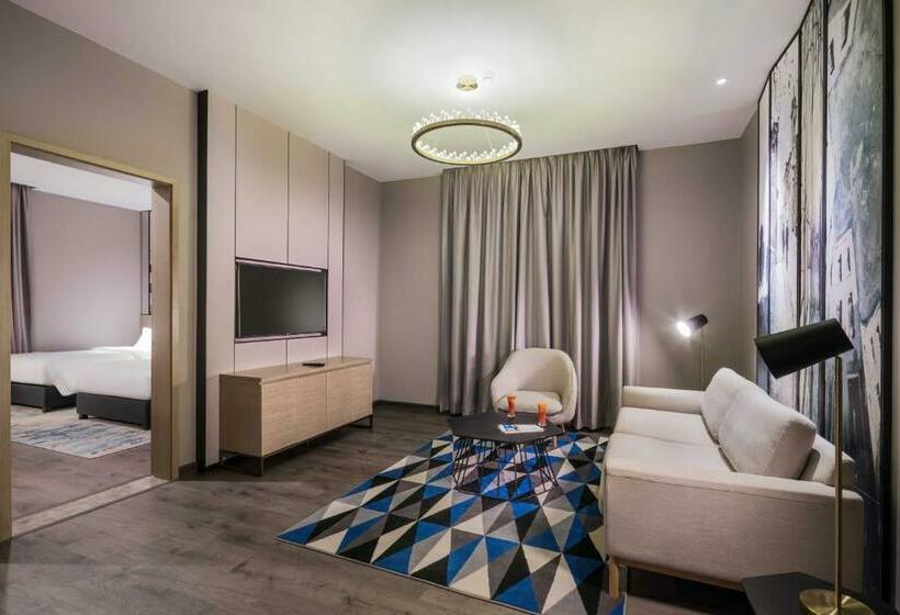 سوئیت 2 خوابه, Aber Unayzah