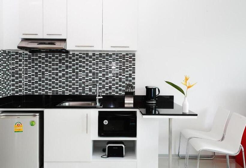 Estudi Superior, One World One Home Naiharn