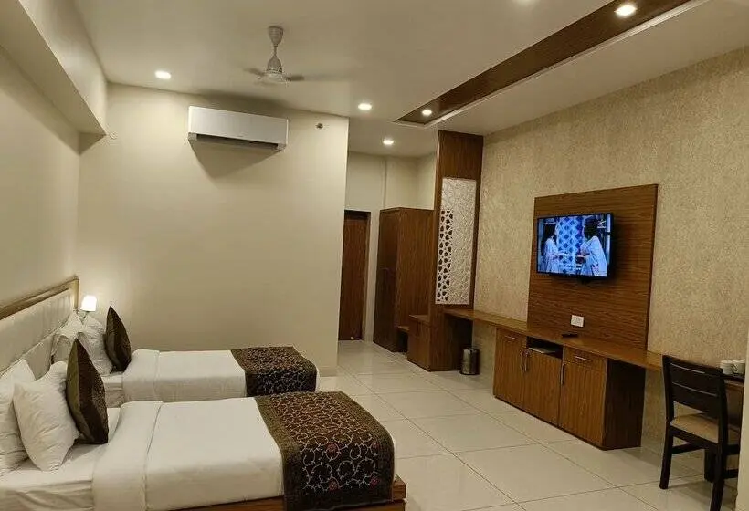 デラックスルーム, Savitri Resorts