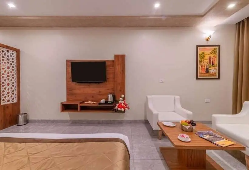 デラックスルーム, Savitri Resorts