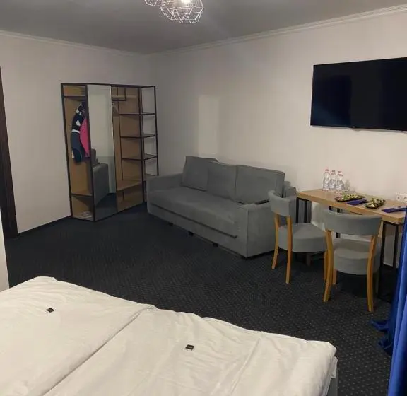 اتاق لوکس با تخت بزرگ, Grofa Apartments