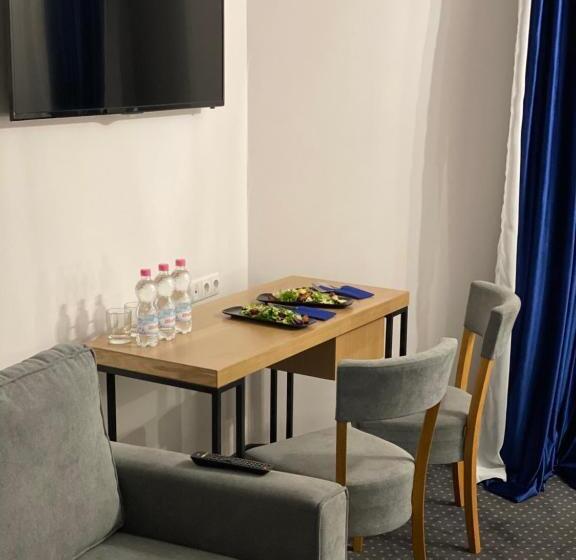 اتاق لوکس با تخت بزرگ, Grofa Apartments