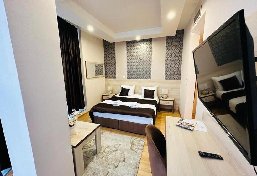 اتاق استاندارد یک نفره, Minero