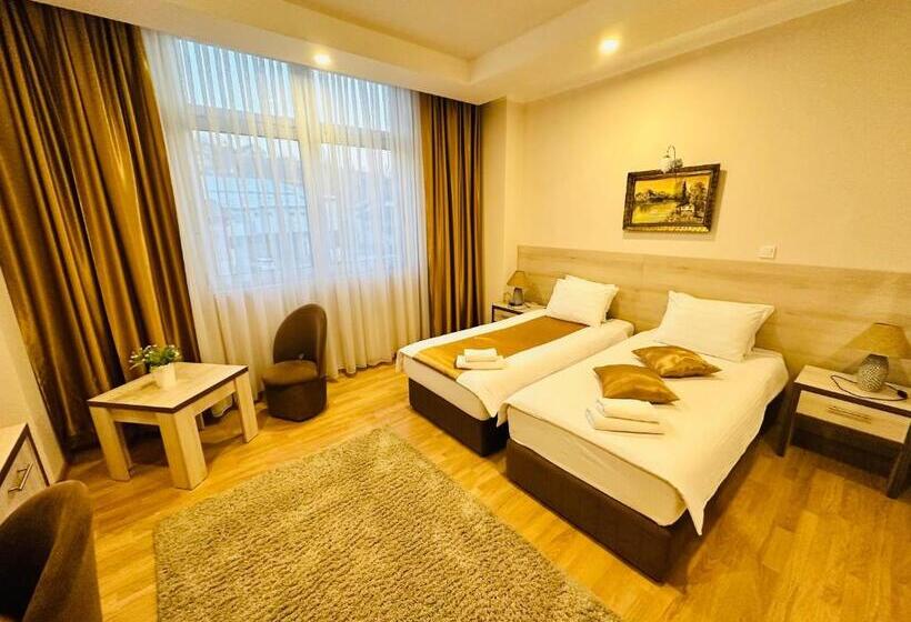 اتاق لوکس, Minero