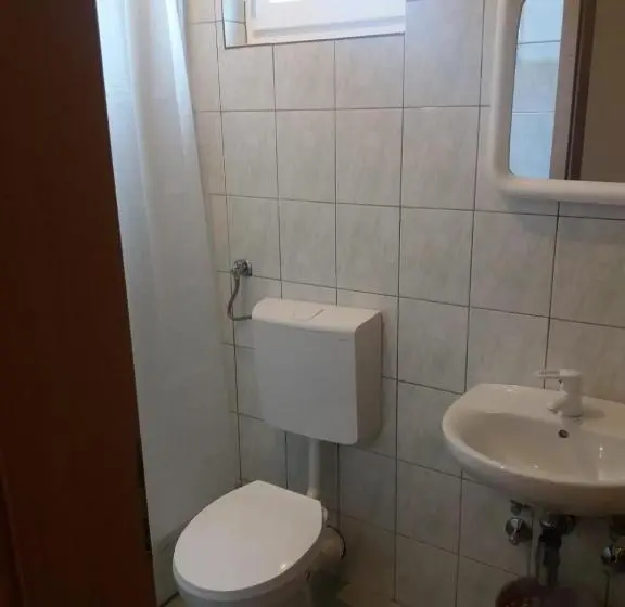 اتاق استاندارد سه نفره, Guest House Janja Ostojic