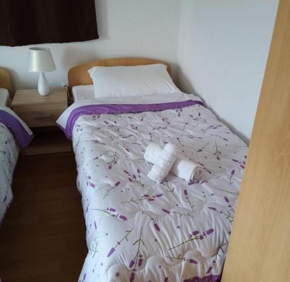 اتاق استاندارد سه نفره, Guest House Janja Ostojic