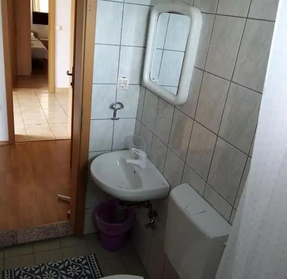 اتاق استاندارد سه نفره, Guest House Janja Ostojic