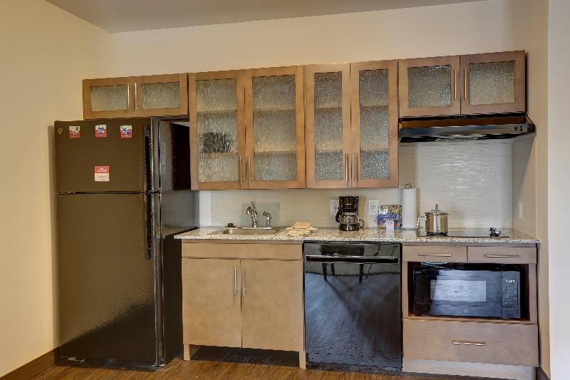 带大床的标准工作室, Candlewood Suites   Safety Harbor, An Ihg