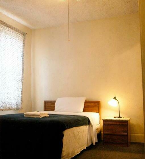 غرفة قياسية فردية حمام مشترك, Little Tokyo