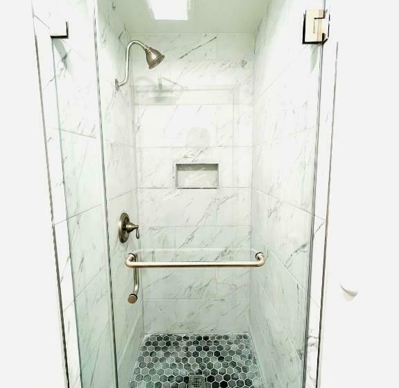 غرفة قياسية فردية حمام مشترك, Little Tokyo