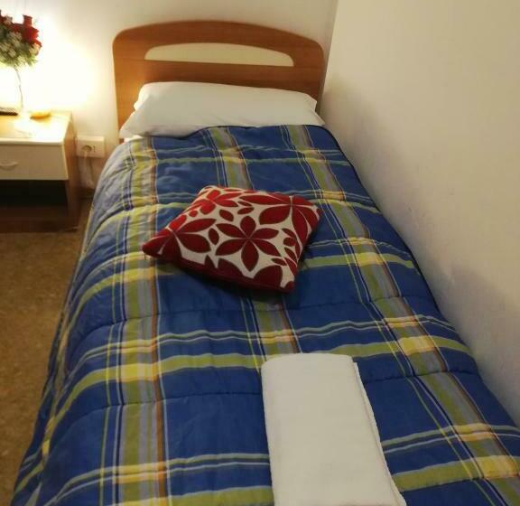 Quarto Estandar Individual Banheiro Compartilhado, Venice Star House