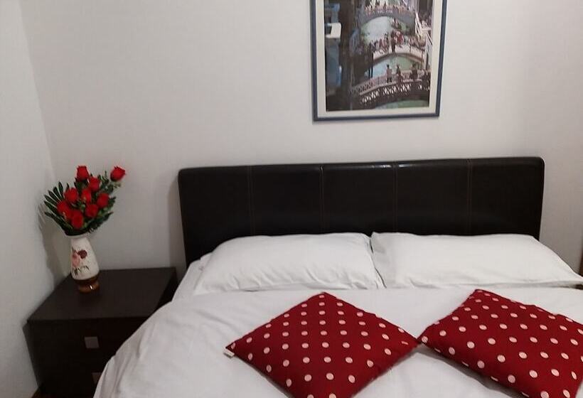 Quarto Estandar Banheiro Compartilhado, Venice Star House