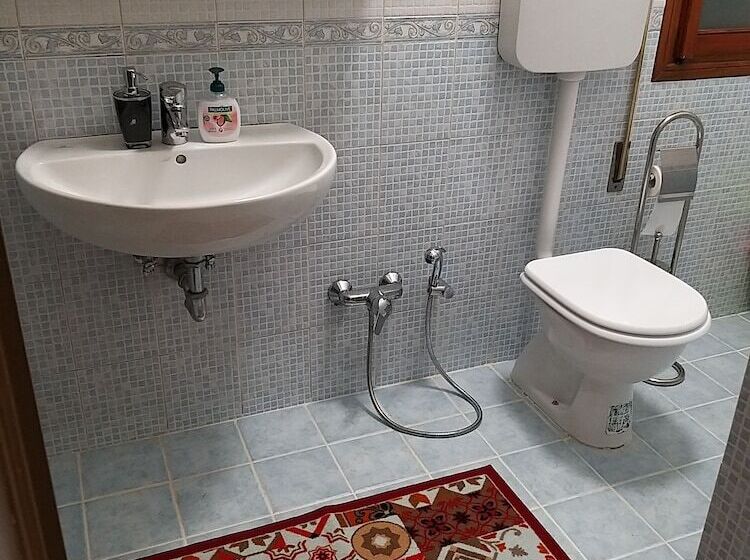 Quarto Estandar Individual Banheiro Compartilhado, Venice Star House