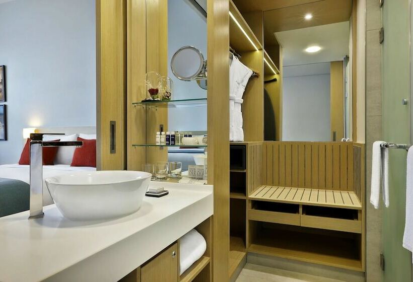 Номер Executive, Avani Ibn Battuta Dubai