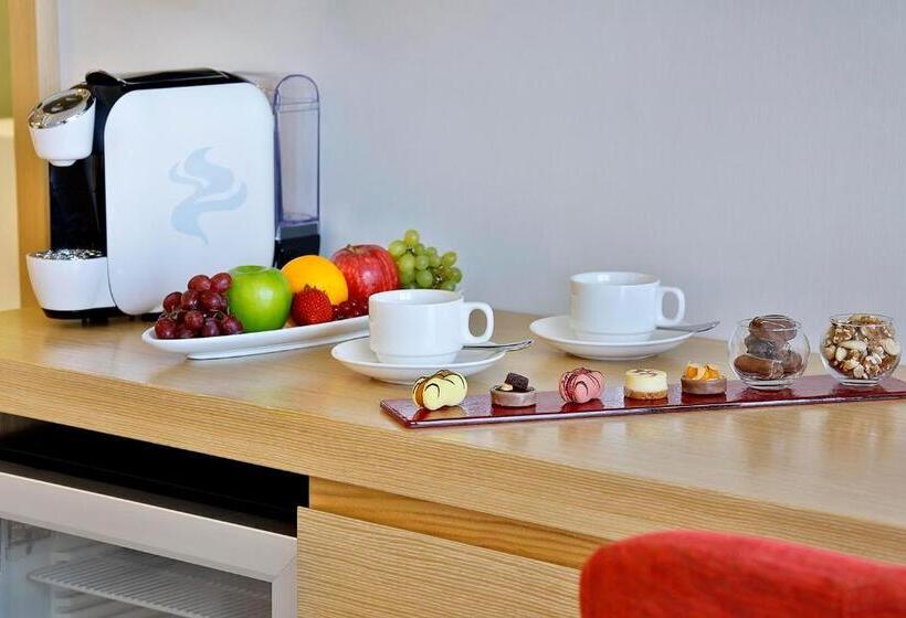 Номер Executive, Avani Ibn Battuta Dubai