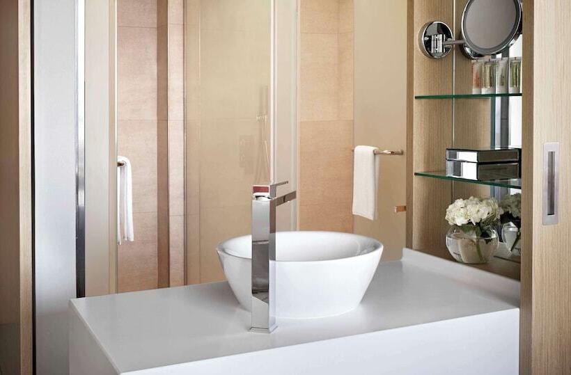 Номер Executive, Avani Ibn Battuta Dubai