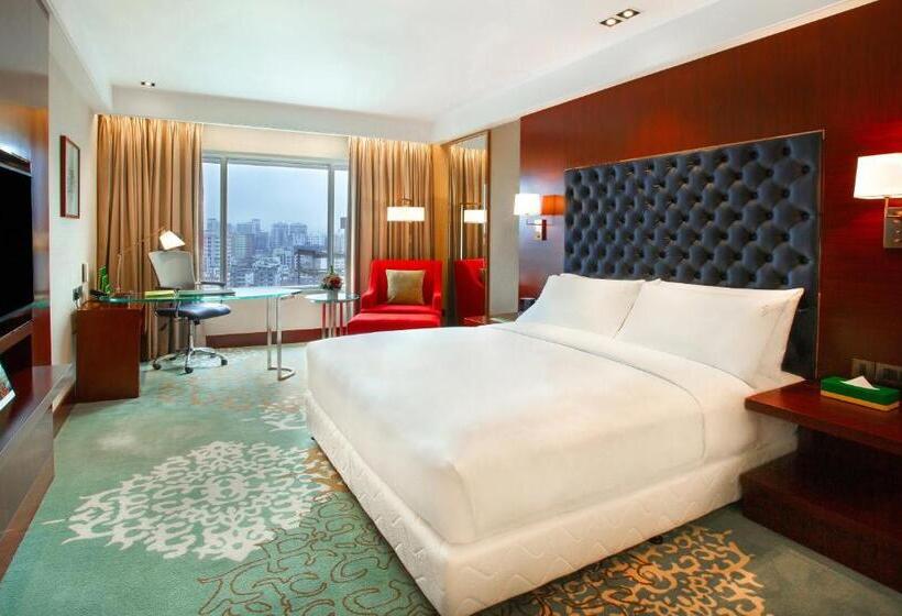 اتاق استاندارد با تخت بزرگ برای معلولان, Holiday Inn Dhaka City Centre By Ihg