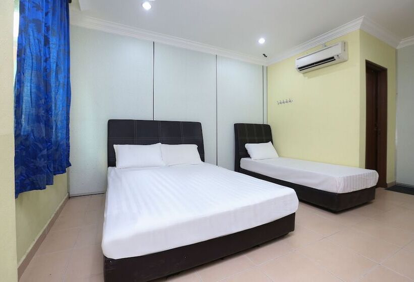 اتاق استاندارد سه نفره, Spot On 89857 Azra Inn Rumah Tumpangan