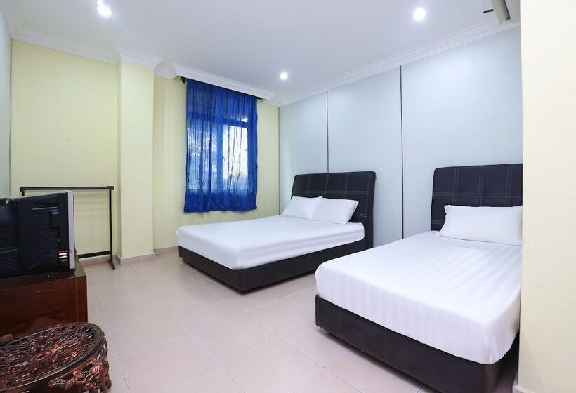 اتاق استاندارد سه نفره, Spot On 89857 Azra Inn Rumah Tumpangan