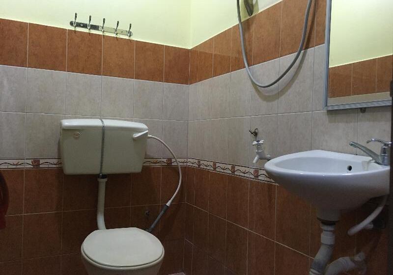 اتاق استاندارد سه نفره, Spot On 89857 Azra Inn Rumah Tumpangan