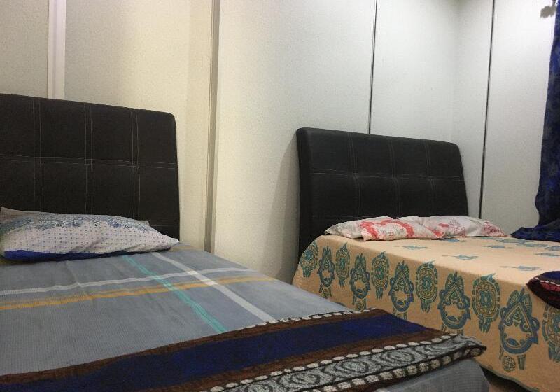 اتاق استاندارد سه نفره, Spot On 89857 Azra Inn Rumah Tumpangan