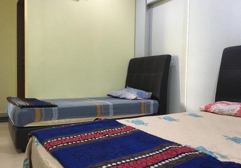 اتاق استاندارد سه نفره, Spot On 89857 Azra Inn Rumah Tumpangan