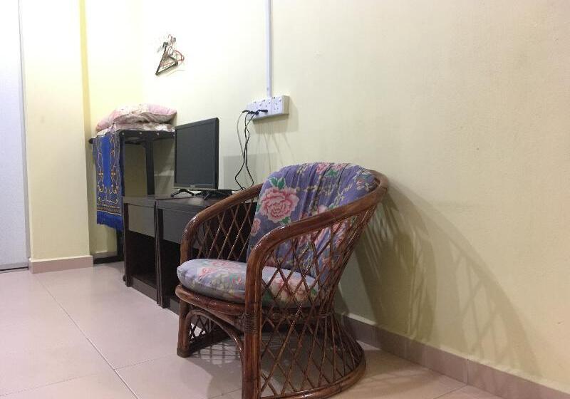 اتاق استاندارد سه نفره, Spot On 89857 Azra Inn Rumah Tumpangan