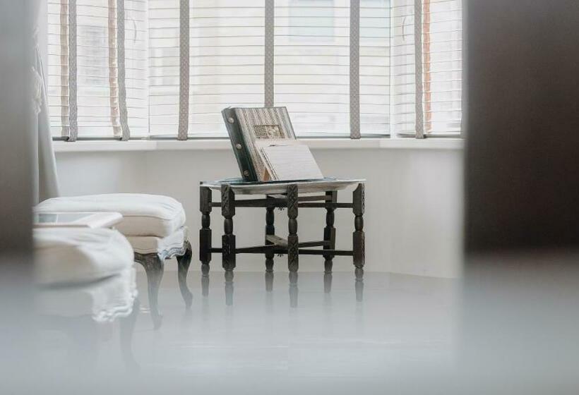 キングサイズベッドのデラックススイート, Zen B&b