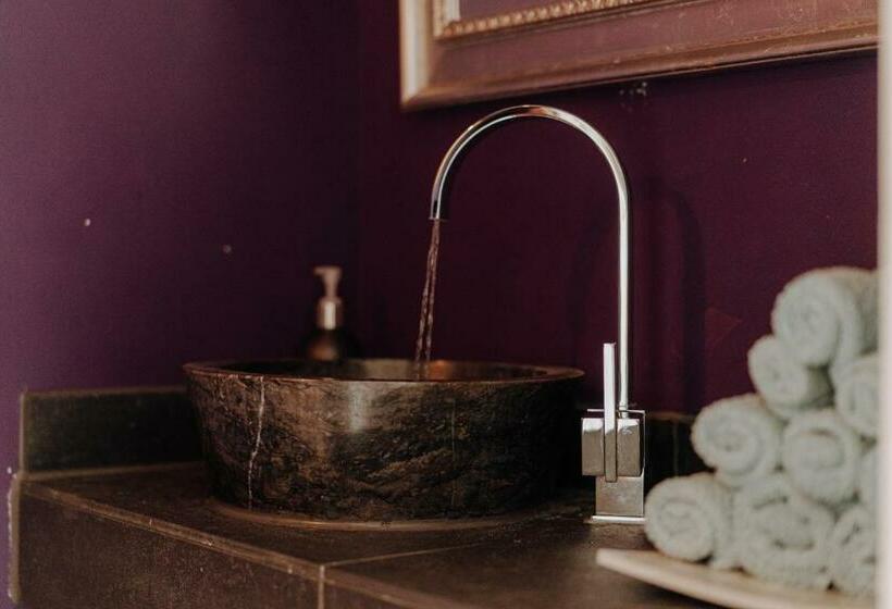 キングサイズベッドのデラックススイート, Zen B&b