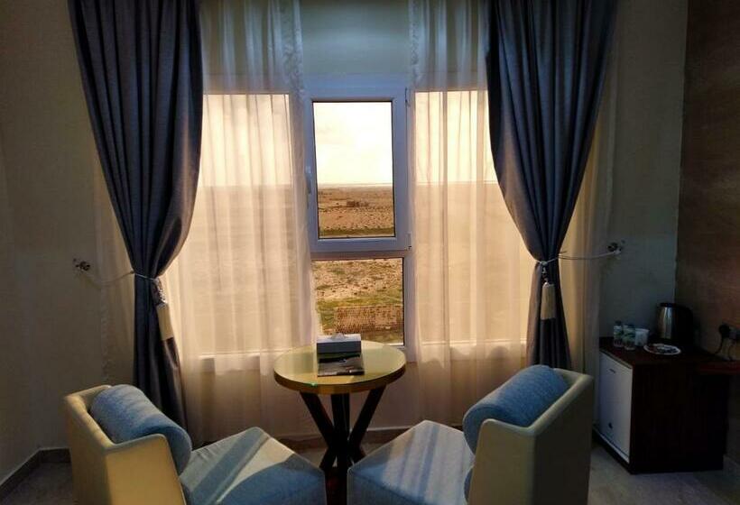 اتاق لوکس با چشم‌انداز دریا, Al Asala Resort