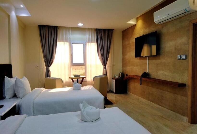 اتاق لوکس با چشم‌انداز دریا, Al Asala Resort