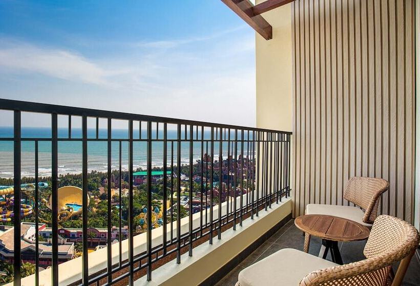 Pokój Standard Łóżko Małżeńskie Widok Morze, Four Points By Sheraton Wuchuan, Loong Bay