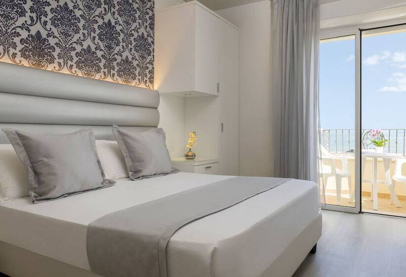 اتاق لوکس با چشم‌انداز دریا, Riviera