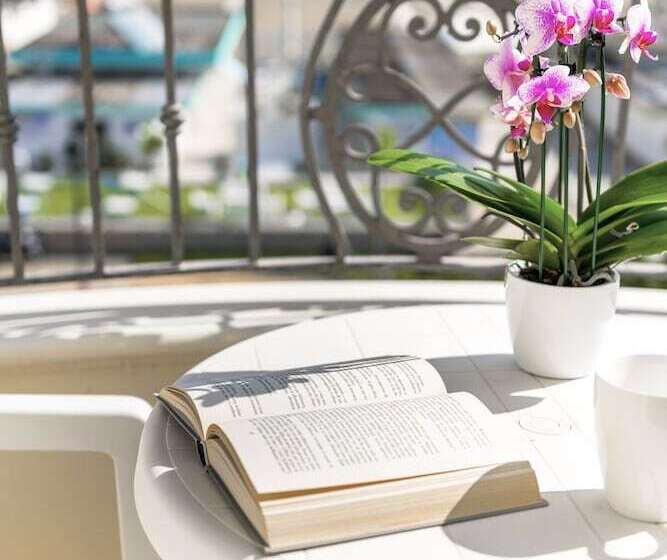 غرفة ديلوكس مطلّة علي البحر, Riviera