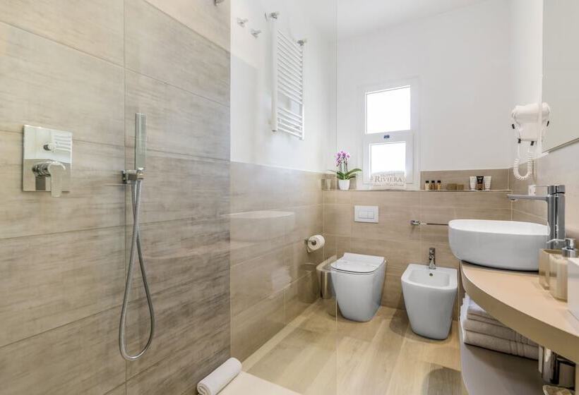 غرفة عائلية, Riviera