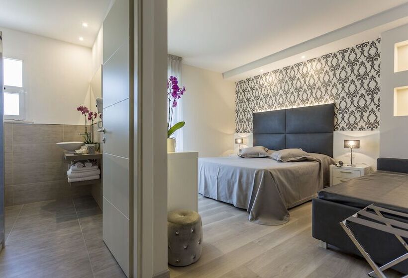 غرفة قياسية ثلاثية, Riviera