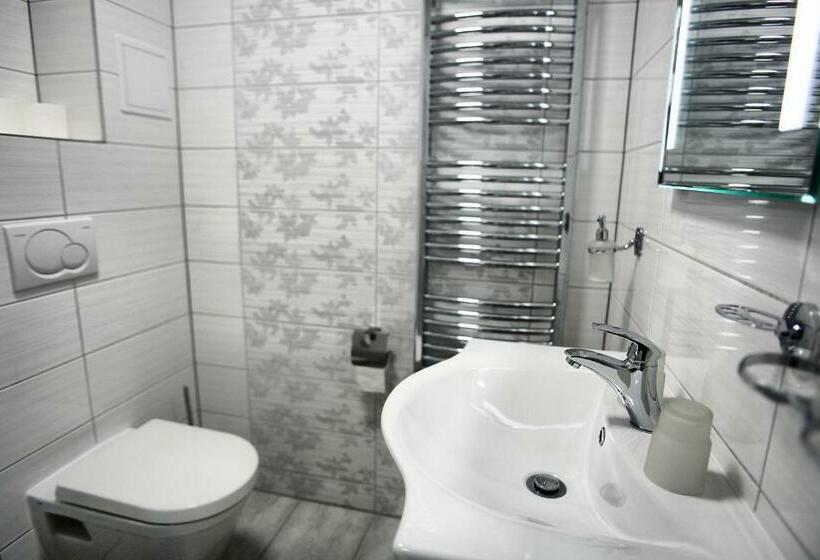 スタンダードトリプルルーム, Kotva