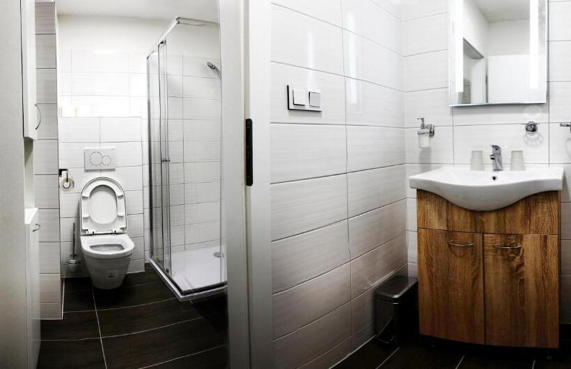 スタンダードトリプルルーム, Kotva