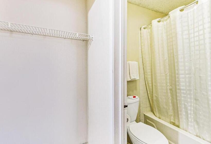 غرفه قياسيه سريرين مزدوجين, OYO Hotel San Antonio Lackland near Seaworld