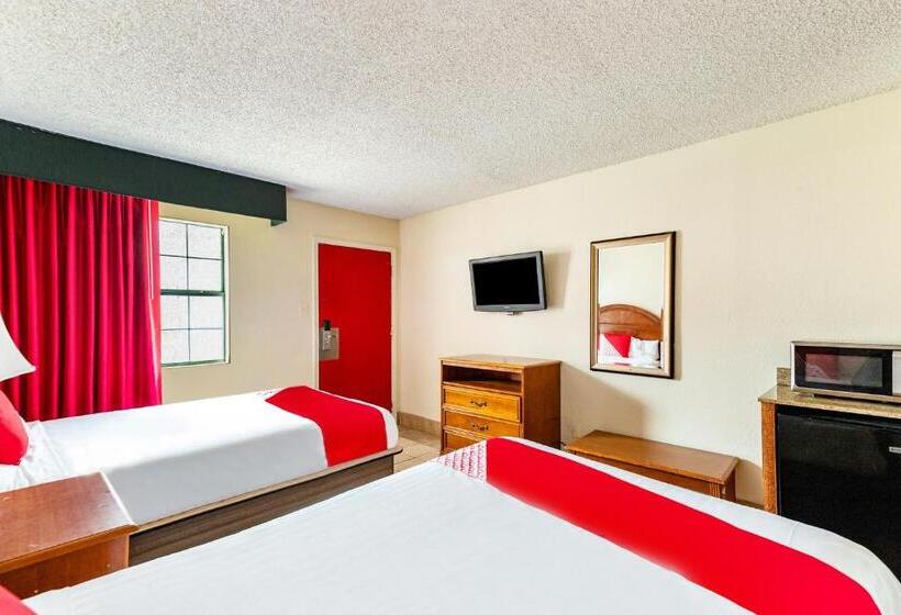 带2个双人床的标准工作室, OYO Hotel San Antonio Lackland near Seaworld