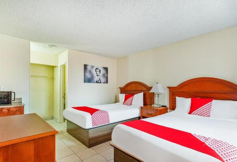 带2个双人床的标准工作室, OYO Hotel San Antonio Lackland near Seaworld