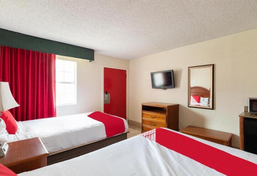 带2个双人床的标准工作室, OYO Hotel San Antonio Lackland near Seaworld