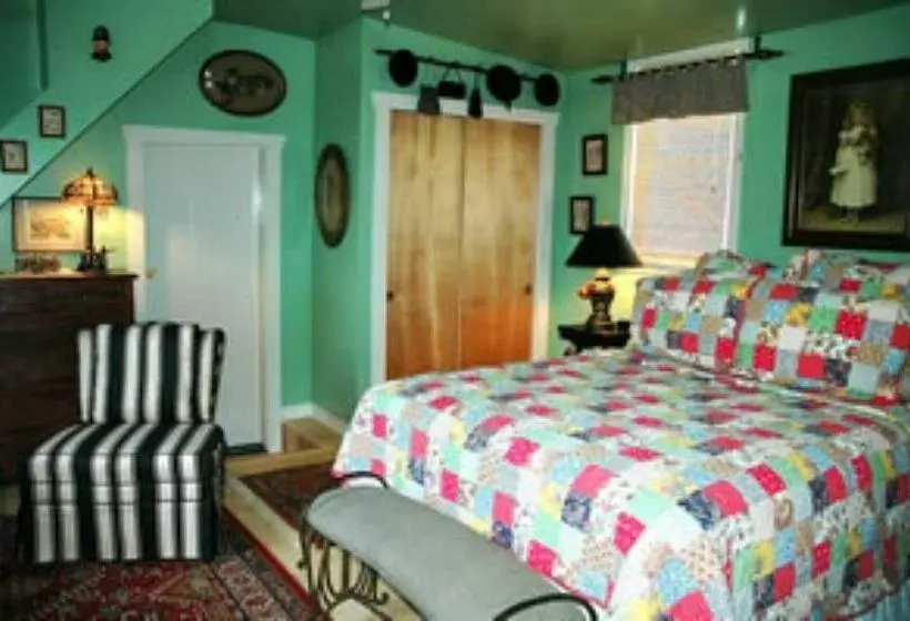クイーンサイズベッドのスタンダードルーム, Red Elephant Inn Bed And Breakfast