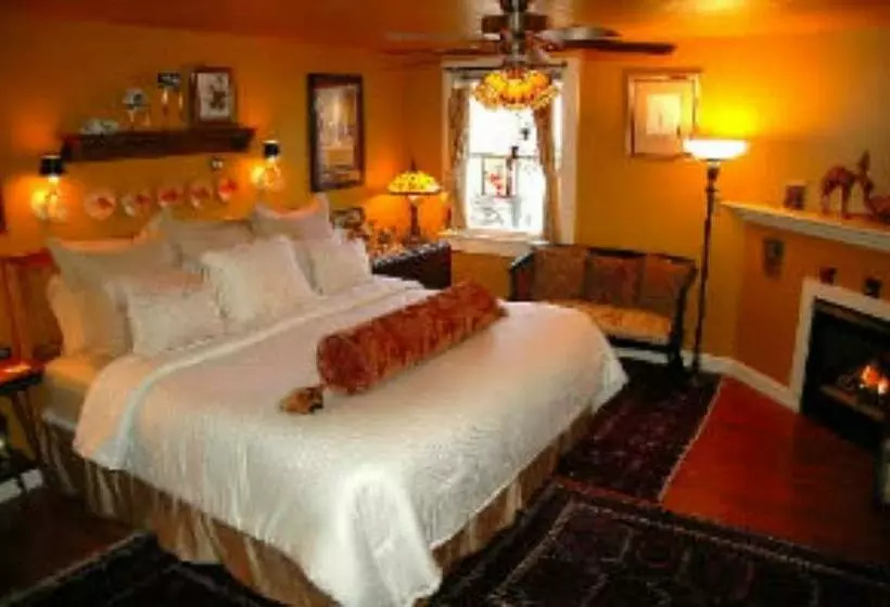 キングサイズベッドのスタンダードルーム, Red Elephant Inn Bed And Breakfast