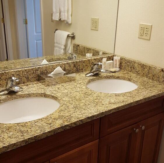 سوئیت 2 خوابه, Hilton Vacation Club Varsity Club South Bend, In