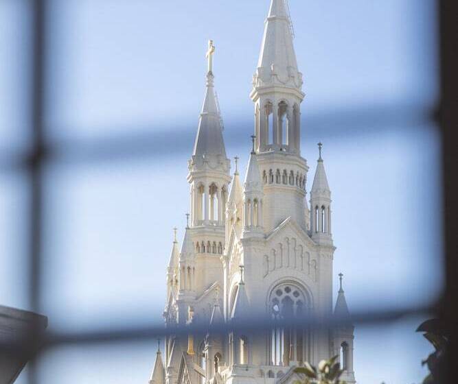 经济房, Washington Square Inn