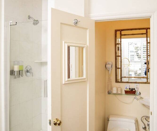 经济房, Washington Square Inn