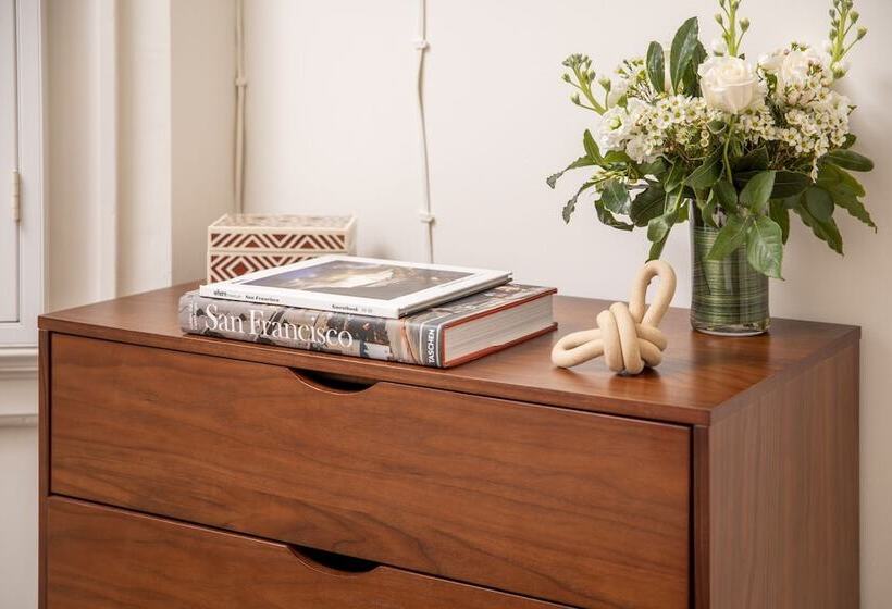 经济房, Washington Square Inn